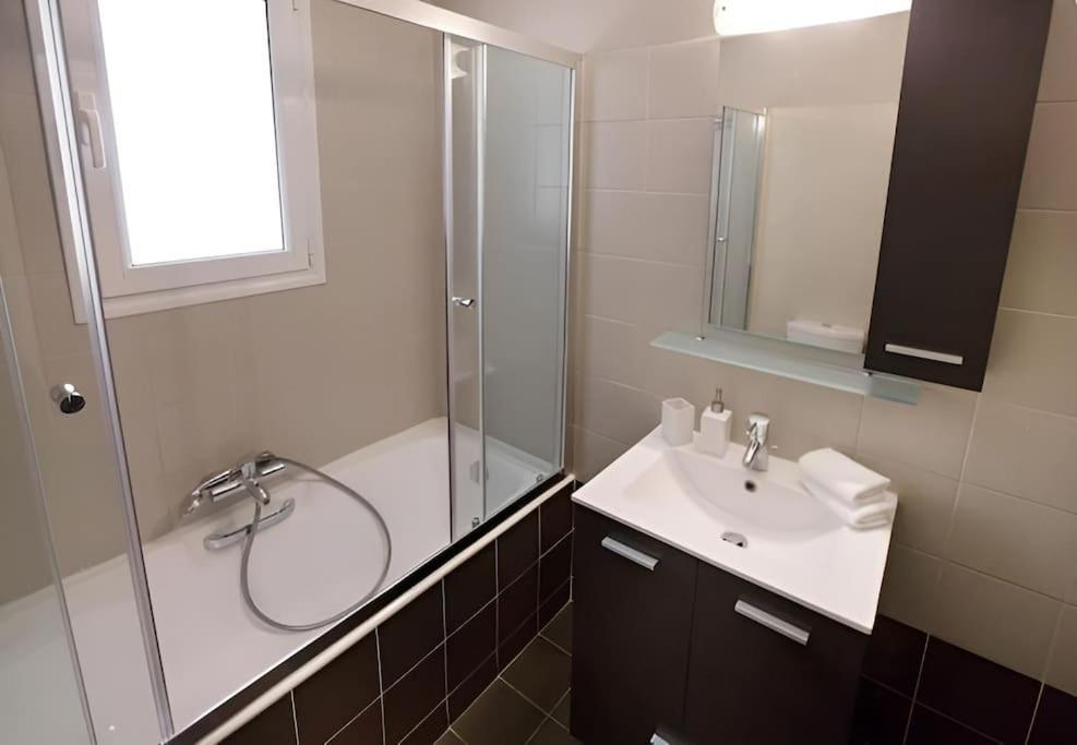 Modern Apartment In The Heart Of The City أثينا المظهر الخارجي الصورة